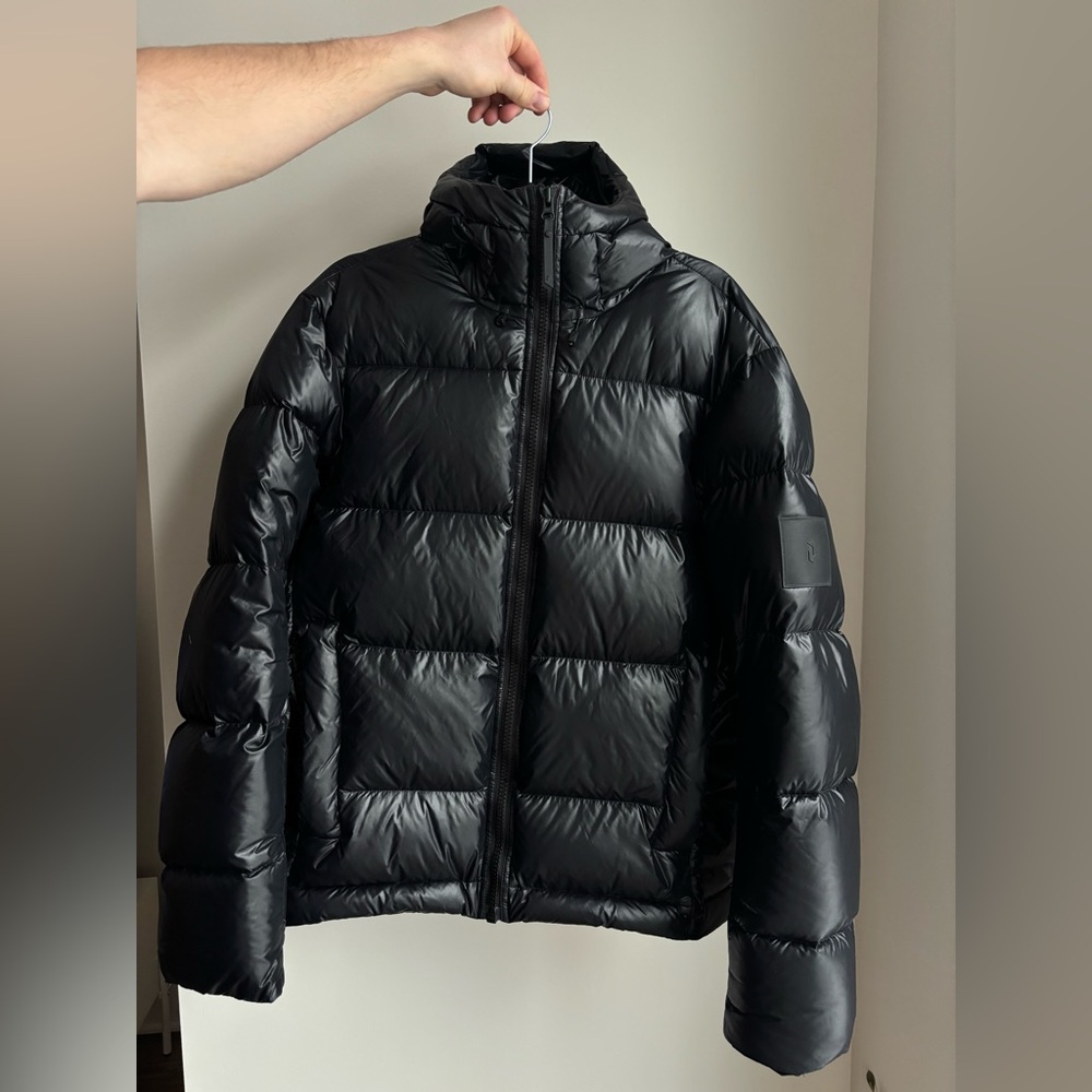 Peak Performance winter puffer jacket
Size L
In great condition
